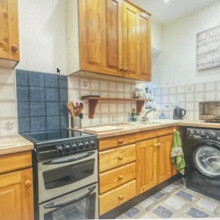 32 Whitcliffe Grange *
